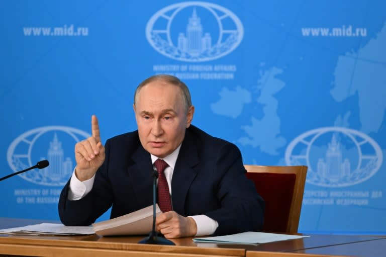 El presidente ruso, Vladimir Putin, se reúne con la cúpula de su Ministerio de Relaciones Exteriores en Moscú, el 14 de junio de 2024 (NATALIA KOLESNIKOVA)