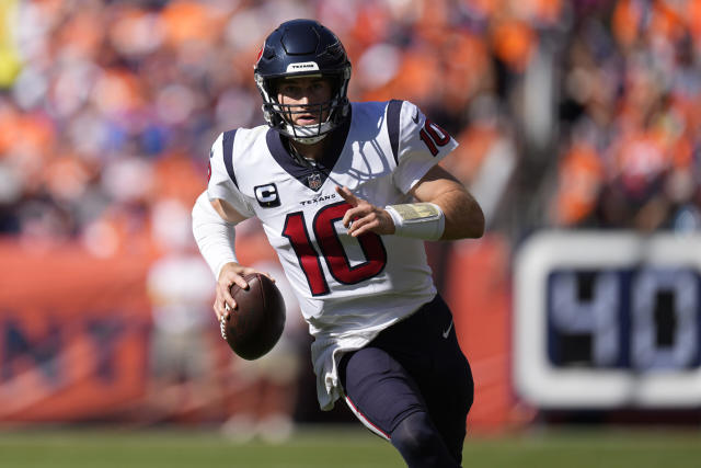 September 18, 2022: Houston Texans quarterback Davis Mills (10) throws a  pass in the first half of the football game between the Denver Broncos and  Houston Texans at Empower Field Field in