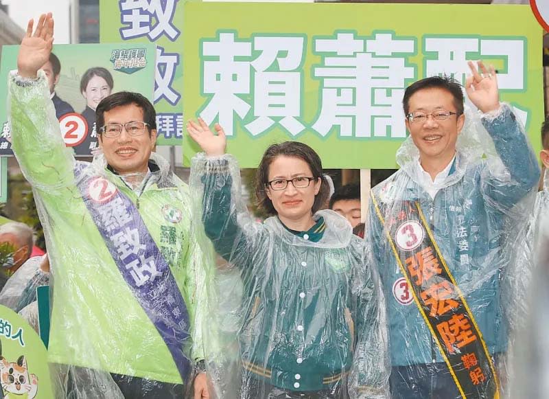 民進黨立委候選人羅致政私密影片外流，賴清德就以「抹紅救援」成為一絕。