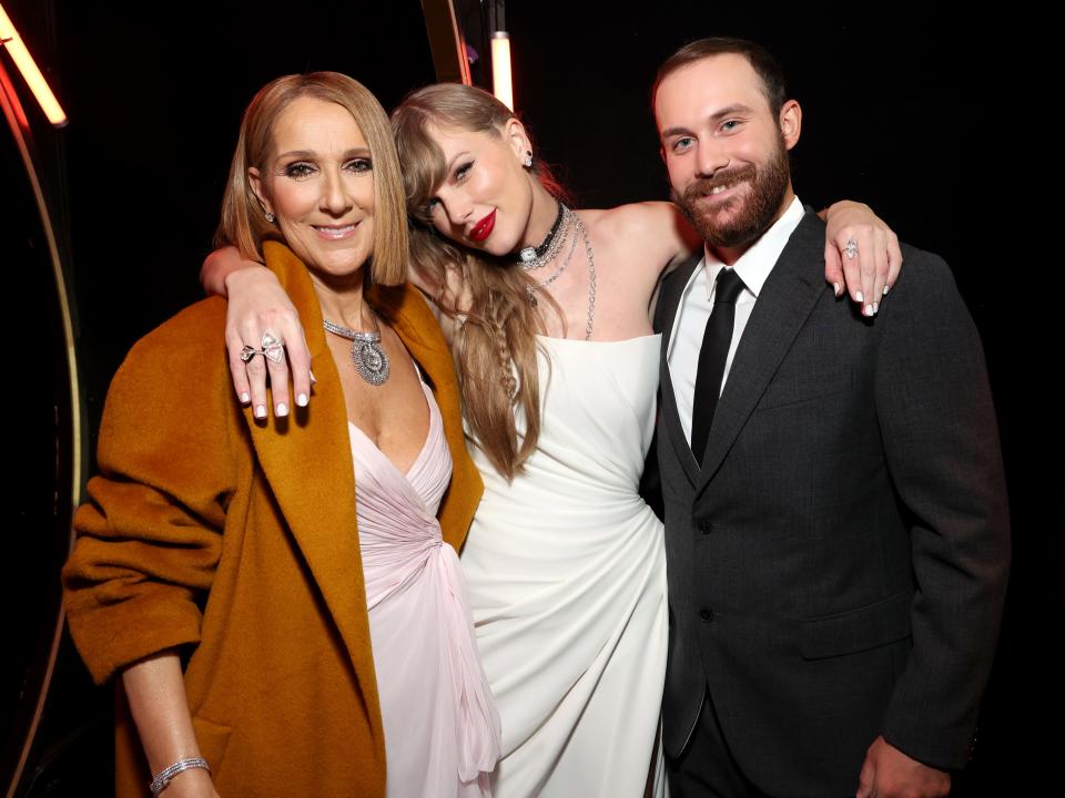 taylor swift at the grammys with her arms around celine dion and rene-charles angelil, all smiling and in formal wear