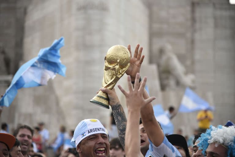 Festejos en Rosario por la victoria de la selección argentina