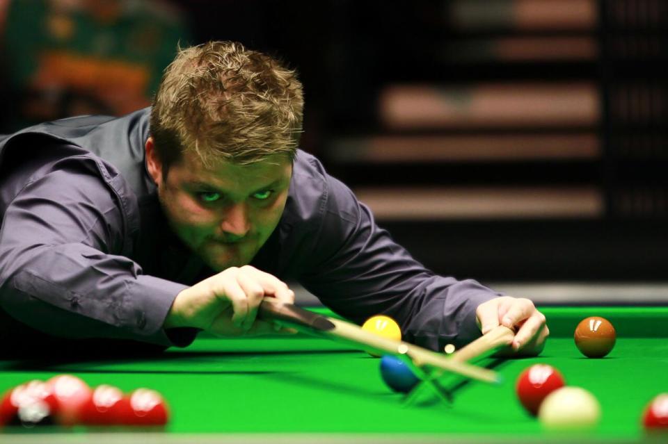 Former world number 15 Michael White has reached the UK Championship last 32 for just the second time.