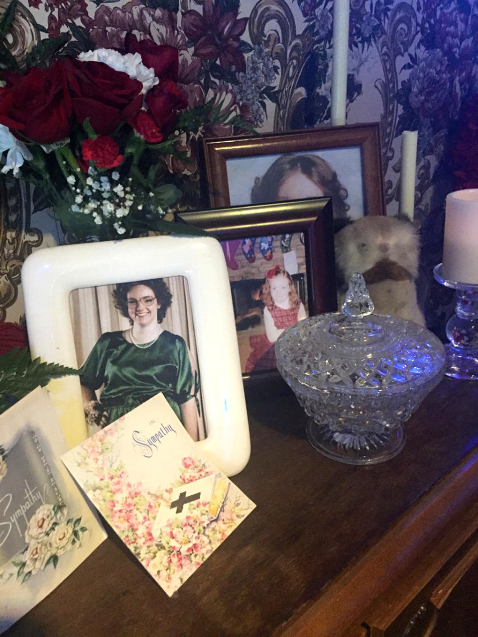 <p>More cards, flowers, and pics, as well as a special owl plush toy decorated the late Barb’s memorial.<br><br>(Photo: Yahoo) </p>