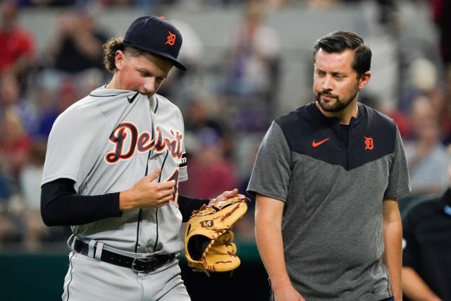 Texas starter Gray leaves after comebacker hits right elbow