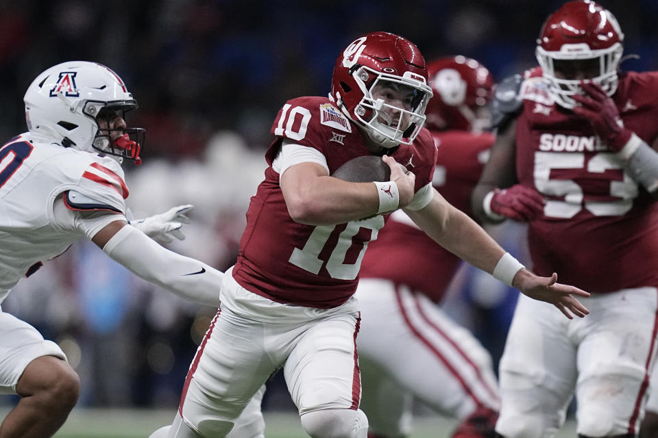 FILE - Oklahoma quarterback Jackson Arnold (10) runs against Arizona during the first half of the Alamo Bowl NCAA college football game in San Antonio, Thursday, Dec. 28, 2023. Arnold became the starting quarterback for the Alamo Bowl after Dillon Gabriel left for Oregon. (AP Photo/Eric Gay, File)