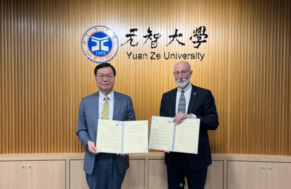 元智大學廖慶榮校長與美國奧克拉荷馬市大學Dr. Kenneth R. Evans校長共同簽署合作協議 (元智提供)