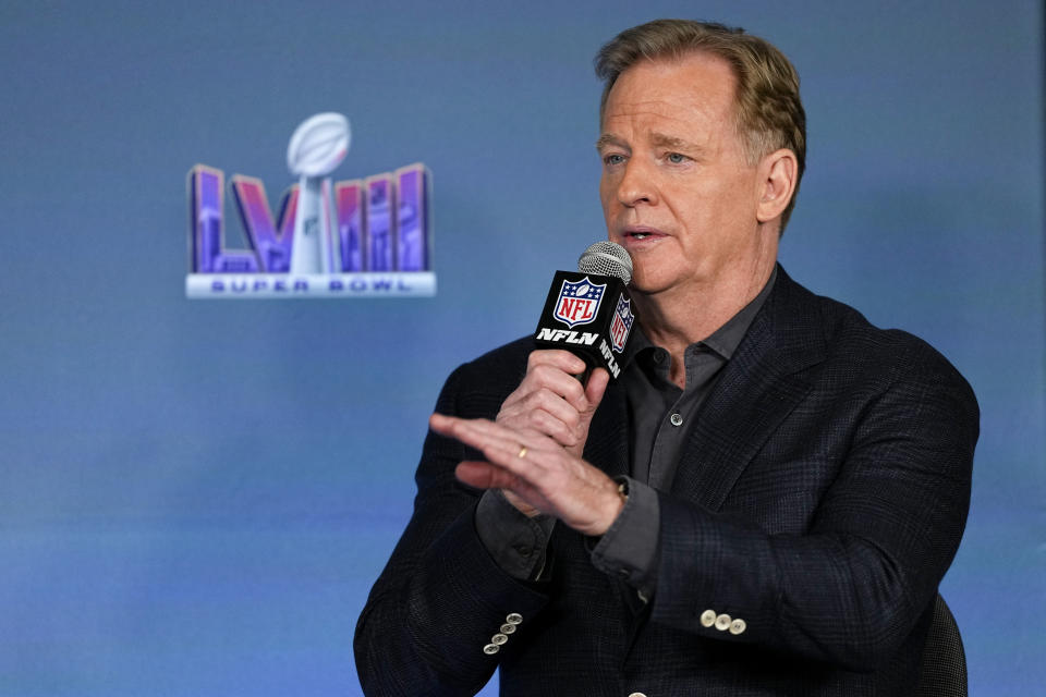 Roger Goodell, comisionado de la NFL, habla durante su conferencia de prensa en el marco del Super Bowl 58, el lunes 5 de febrero de 2024, en Las Vegas. Los 49ers de San Francisco enfrentarán el domingo a los Chiefs de Kansas City en el Super Bowl 58. (AP Foto/Matt York)