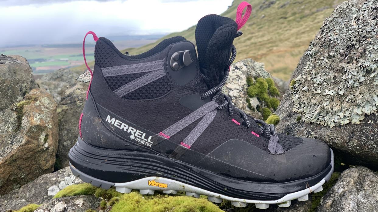  Merrell Women's Siren 4 Mid GORE-TEX hiking boots . 