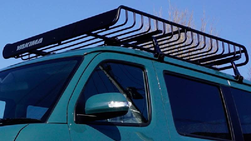 安裝來自Yakima的車頂置物籃，增添車頂載運機能性。(圖片來源/ atozcamp)