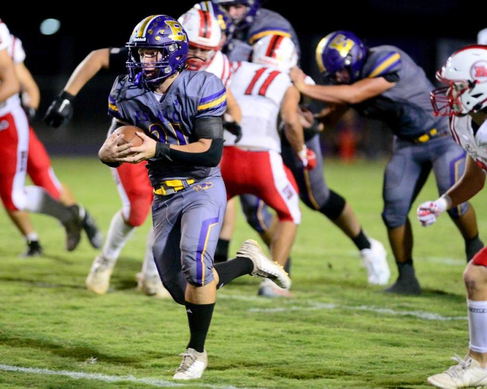 Escalon running back Joshua Graham (21) breaks free for a touchdown during a game between Escalon High School and Ripon High School in Escalon, California on October 20, 2023.