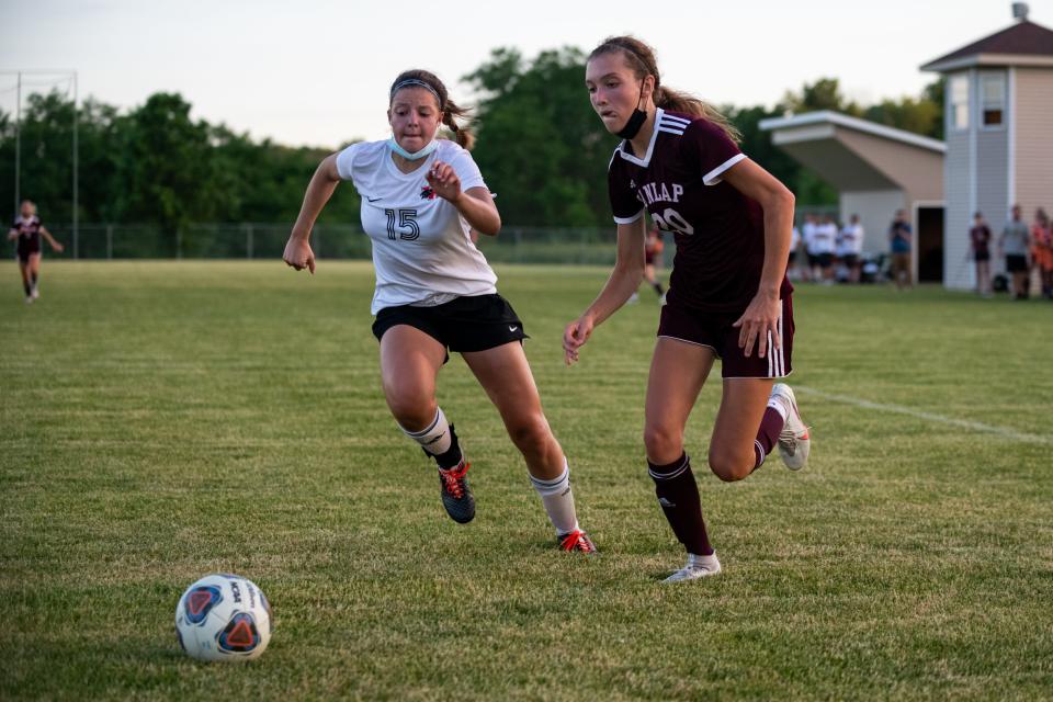 Washington's Paige Miller (left) and Dunlap's Lily Sutter (right) race for the ball during Dunlap's 1-0 win over Washington at Dunlap Valley Middle School on Tuesday, June 8, 2021.