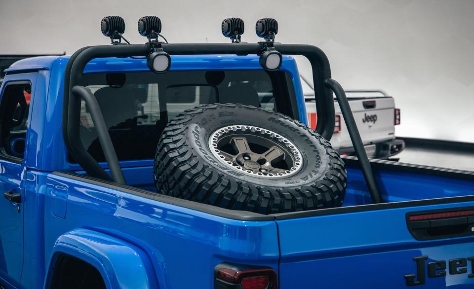 View Photos of the Jeep J6 Concept