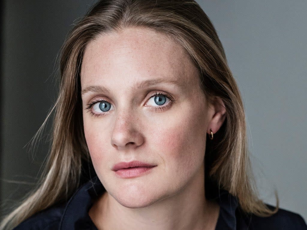 Romola Garai: “Ha habido momentos de mi carrera en los que he volteado a ver a otros actores y he pensado, ‘malditos pusilánimes’” (Republic)