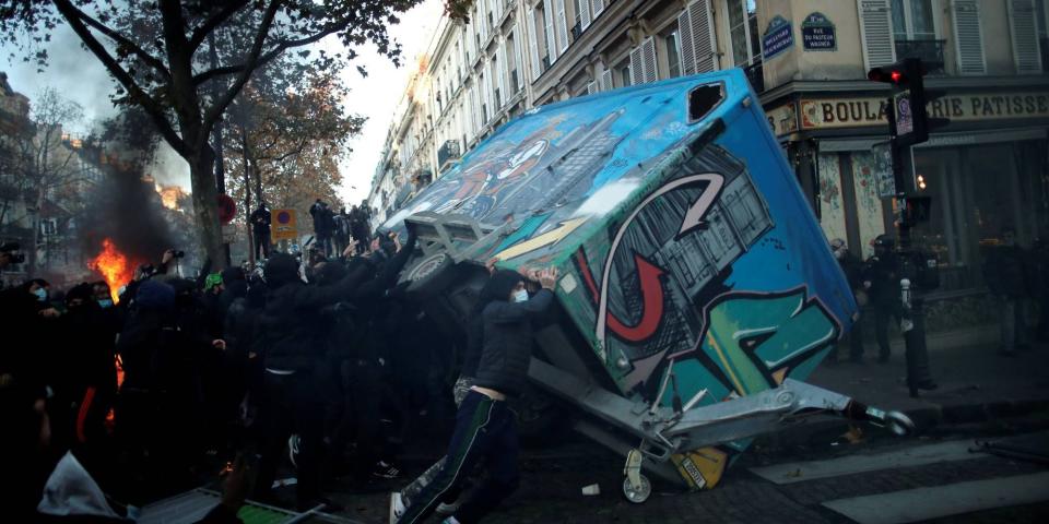 Des casseurs se sont invités en fin de défilé parisien.