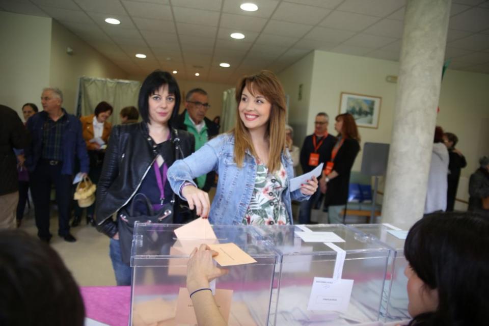 En la comunidad de Aragón, Podemos se deja 9 escaños de los 14 que contaba y la derecha podría gobernar sumando los diputados de Partido Popular, Ciudadanos, Partido Aragonés y Vox finalizando así el mandato de Javier Lambán, del PSOE. (Foto: Twitter / <a href="http://twitter.com/MaruDaz1/status/1132591966359826432" rel="nofollow noopener" target="_blank" data-ylk="slk:@MaruDaz1;elm:context_link;itc:0;sec:content-canvas" class="link ">@MaruDaz1</a>).