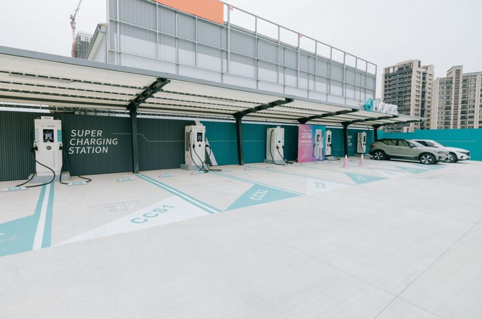 EVOASIS台中北屯超充站提供5樁10格超大停車位服務