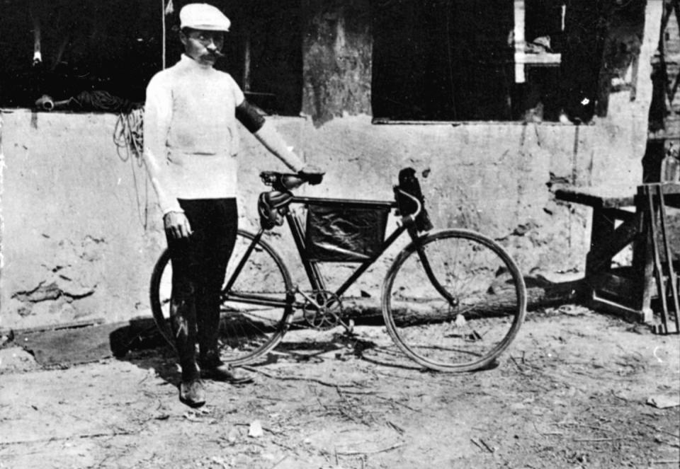 These Amazing Cycling Photos Will Send You Back in Time