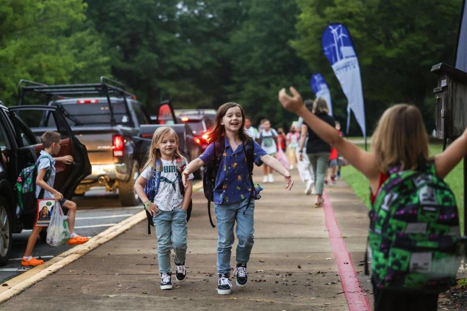 Friends excitedly greet each other as they arrive for the first day of school at Waxhaw Elementary School on Monday, August 28, 2023. Melissa Melvin-Rodriguez/mrodriguez@charlotteobserver.com