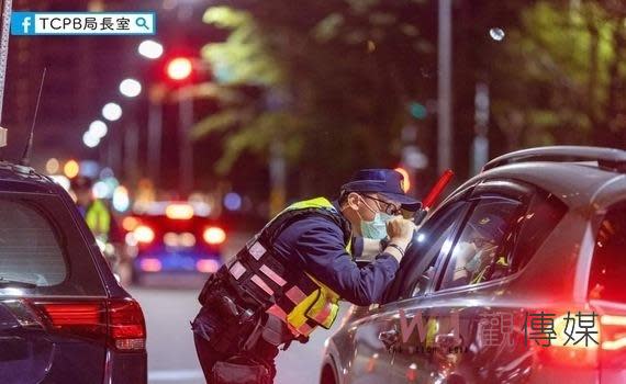 （觀傳媒中彰投新聞）【記者廖妙茜/台中報導】臺中市政府警察局從113年3月26日到4月3日連續9日執行「防制酒後駕車專案執法」，首日由鄭副市長親率市警局長宣示臺中市政府對於「酒駕零容忍」之強力取締作為，並呼籲市民「酒後不開車、開車不喝酒」，期間統合全市警力彈性部署，強化嚴打酒駕執法，於全市易酒駕肇事路段加強稽查取締，捍衛市民用路安全。專案期間共計取締酒後駕車218件，其中依公共危險罪移送法辦136人，更有第2次之累犯10人，針對該再犯之10人，臺中市警察局將依法移請臺中市交通事件裁決處裁處，累犯(第2次)裁罰金額（機車處9萬元、汽車處12萬元、拒測不分車種處36萬元），並吊銷駕駛執照及公布其姓名、照片等。