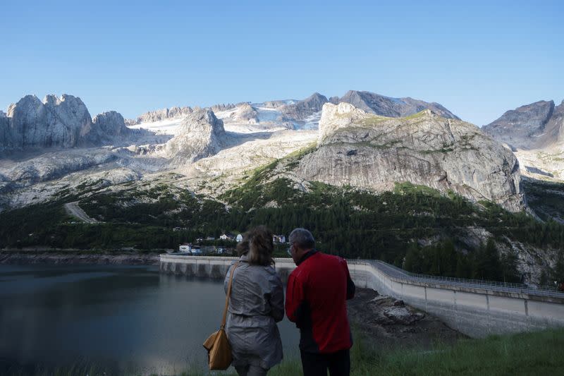 Glacier collapses in Italian Alps, at Marmolada