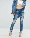 <p>ASOS, por otra parte, <a rel="nofollow noopener" href="http://www.asos.com/liquor-n-poker/liquor-n-poker-denim-skirt-over-jeans-with-pearl-detail/prd/8304714?affid=14173&channelref=product+search&mk=abc%C2%A4cyid=1&ppcadref=761030383%7C49292461327%7Caud-305235869460%3Apla-348732224811&_cclid=v3_ef1101a9-211b-5f2c-a87e-8316587261e5&gclid=CjwKCAjwrO_MBRBxEiwAYJnDLIxwyP_Gf30mGzb_C9v3tVb3aDYjncdGv5L2YGY8vPC8NO7LnGtSrBoC9VUQAvD_BwE&affid=10607&pubref=1171&transaction_id=102de3d48b4ac68fbfeb7e80a4021a&affid=10607&pubref=1171&transaction_id=102357b4392c7797bf6735aa6c7ea5" target="_blank" data-ylk="slk:nos propone un híbrido entre pantalón y falda que también está agotado;elm:context_link;itc:0;sec:content-canvas" class="link ">nos propone un híbrido entre pantalón y falda que también está agotado</a>. (Foto: ASOS). </p>