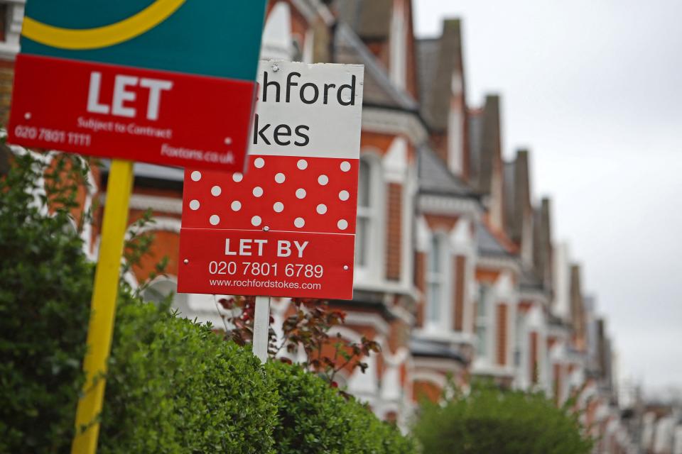 rent A photograph taken on April 1, 2023 shows estate agents rental boards advertising properties to let outside a row of Victorian terraced houses in Lavender Hill, in South London, on April 1, 2023. (Photo by Susannah Ireland / AFP) (Photo by SUSANNAH IRELAND/AFP via Getty Images)