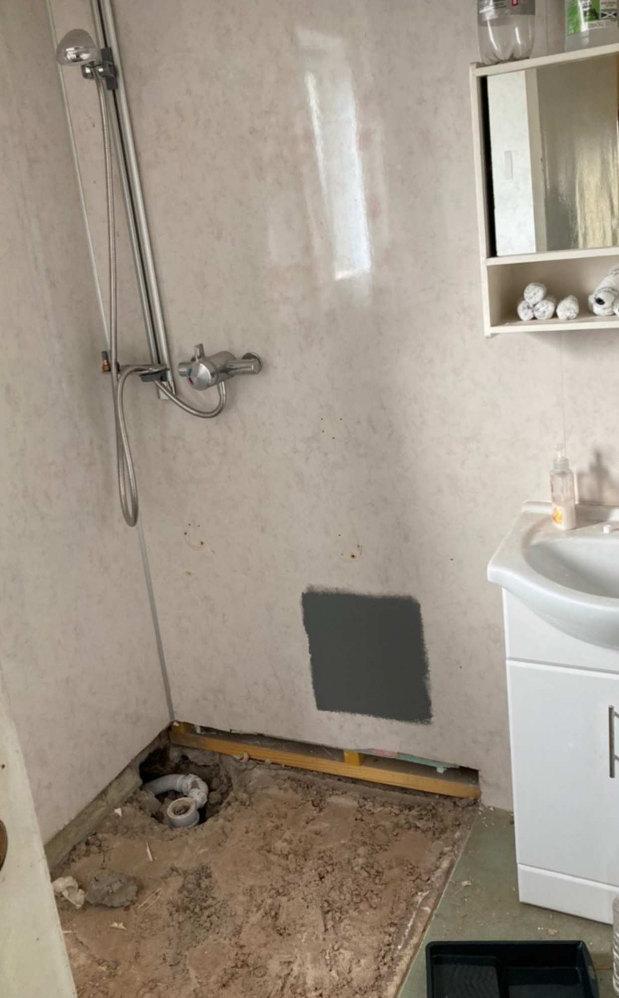 The bathroom before was dated and bland. (Latestdeals.co.uk)
