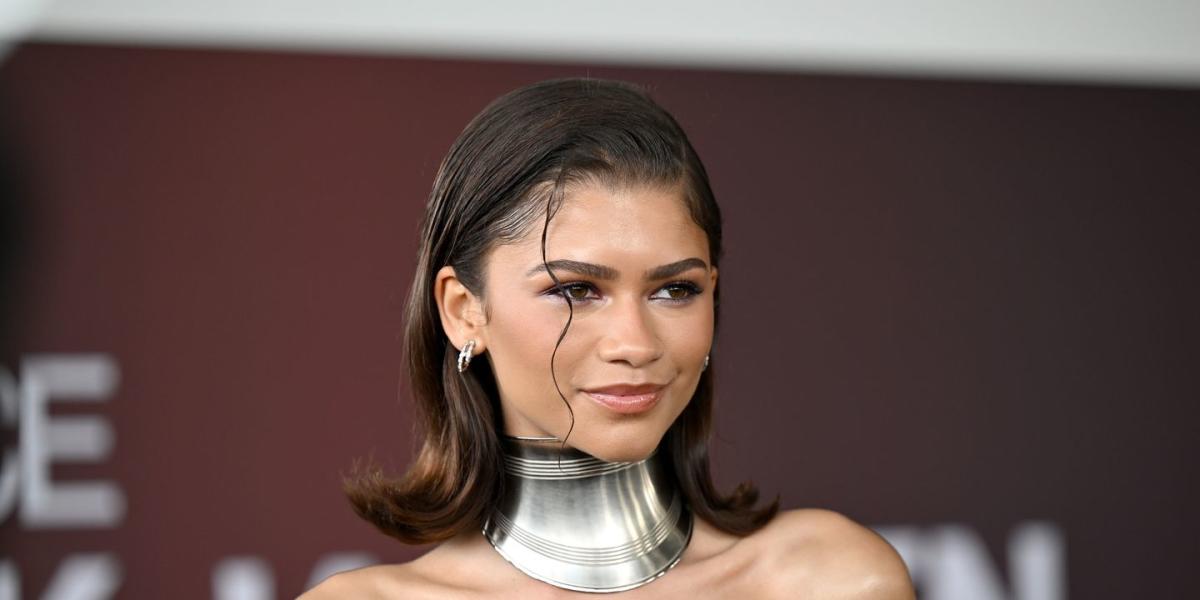 Zendaya just presented a full fringe and highlights in vanilla blonde