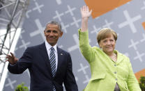 <p>German Chancellor Angela Merkel and former President of the United States of America Barack Obama arrive for a discussion on democracy at Church Congress on May 25, 2017 in Berlin, Germany. (Photo: Steffi Loos/Getty Images) </p>