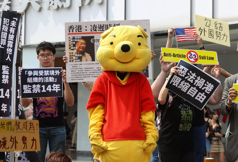 反基本法23條立法　在台港人發起街站行動 在台港人團體23日於台北發起街站行動，表達反對香 港基本法23條立法的立場與訴求，也呼籲包含台灣在 內的民主社會應保護流亡於當地的港人，確保他們的 安全。 中央社記者謝佳璋攝  113年3月23日 