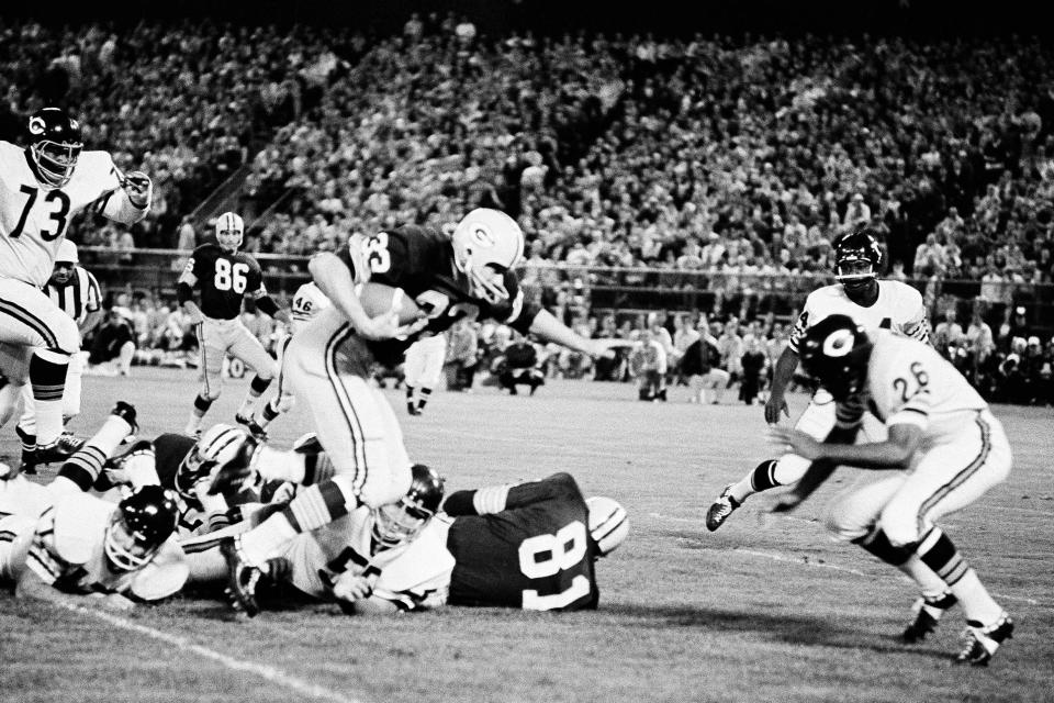 Green Bay Packers running back Jim Grabowski skirts around a field covered with football players at the Midwest Shrine game in Milwaukee on August 18, 1967