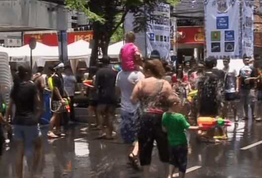 泰國6日宣布潑水節申遺成功，明年的節目將整整歡慶一整個月。（路透社）