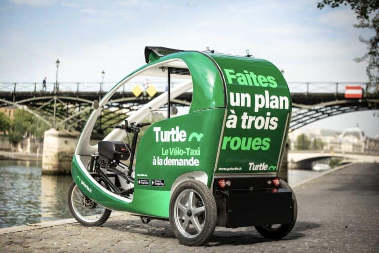 Turtle : un nouveau service de “vélo-taxi” dans la capitale-Un moyen original de se déplacer dans la capitale, à bord de ce petit vélo-taxi français (©Turtle)