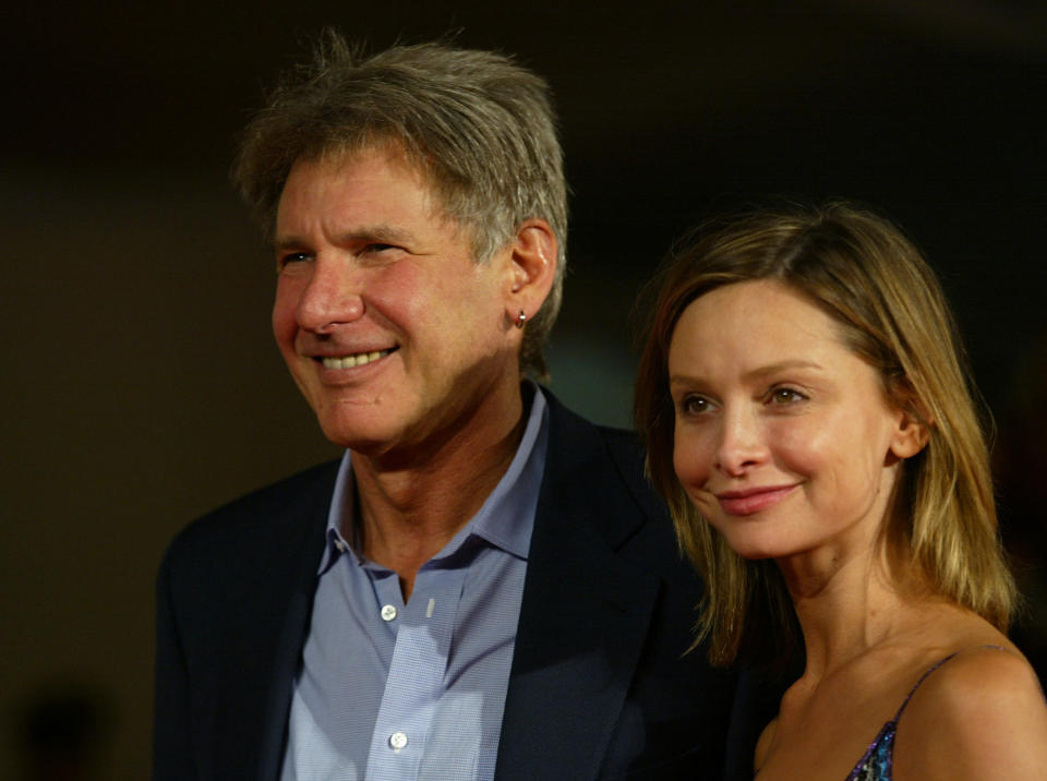 Harrison Ford y Calista Flockhart no escondieron la relación y se dejaron ver juntos pocos meses después de haberse conocido en 2002. (Foto de Gabriel Bouys/AFP via Getty Images)