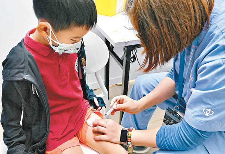 政府昨認可復必泰疫苗的兒童及幼兒配方可在香港作緊急使用。