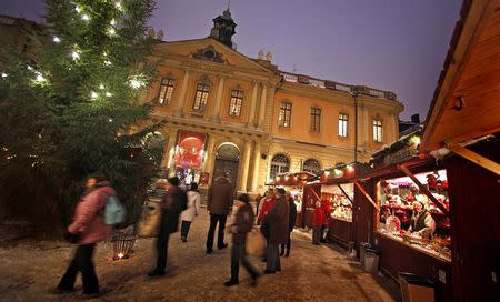 Visitors walk through the Christmas market in Stockholm's Gamla Stan district in this December 2, 2010 file photo. REUTERS/Bob Strong/Files