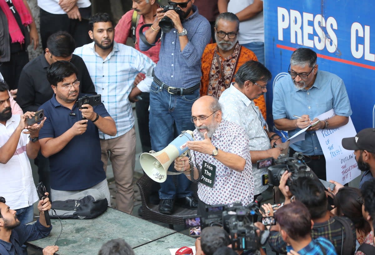 Journalists protest following raid at houses of NewsClick colleagues (EPA)