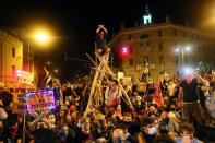 Israelis protest PM's alleged corruption and economic hardship from COVID-19 lockdowns