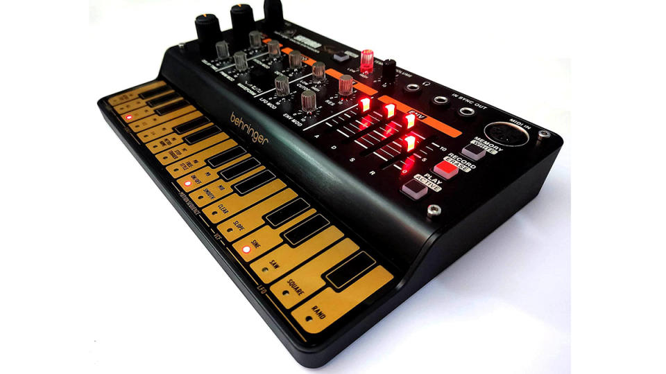 Behringer Saturn