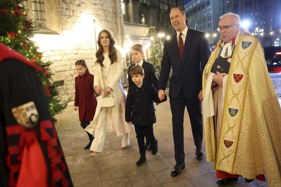 威廉王子一家五口出席聖誕頌歌音樂會。（圖／美聯社）