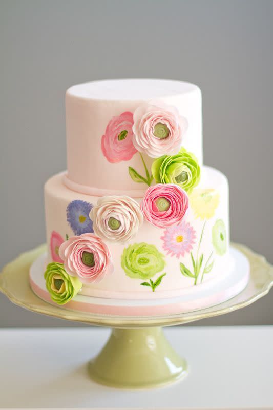 Le mélange de fleurs en 2D et en 3D semble parfait sur ce gâteau. Qui oserait dire le contraire ??