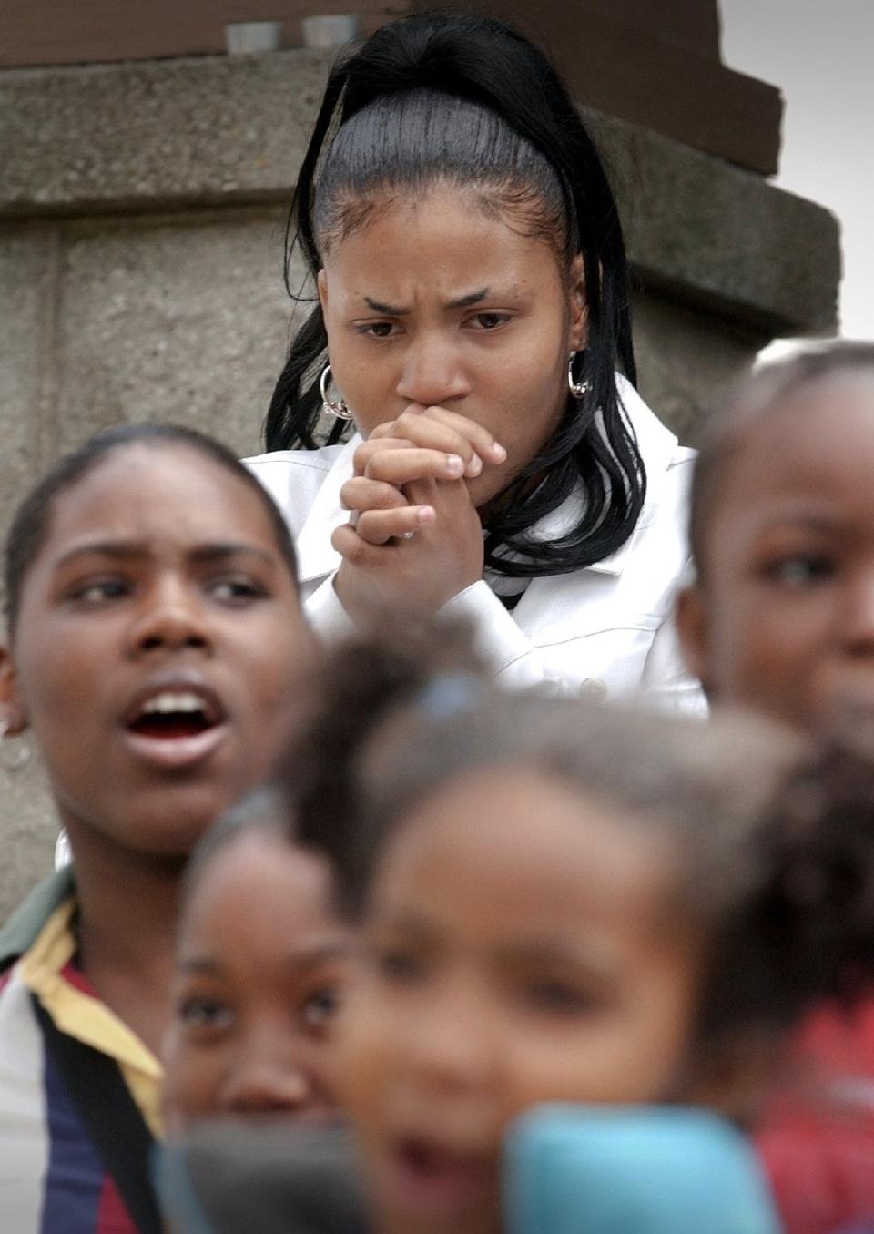 Ayanna Patterson prays for the safe return of her missing daughter, Alexis, in this 2002 file photo.