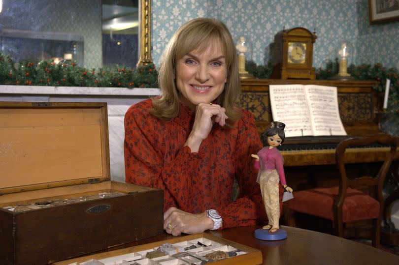 Fiona Bruce hosts Antiques Roadshow