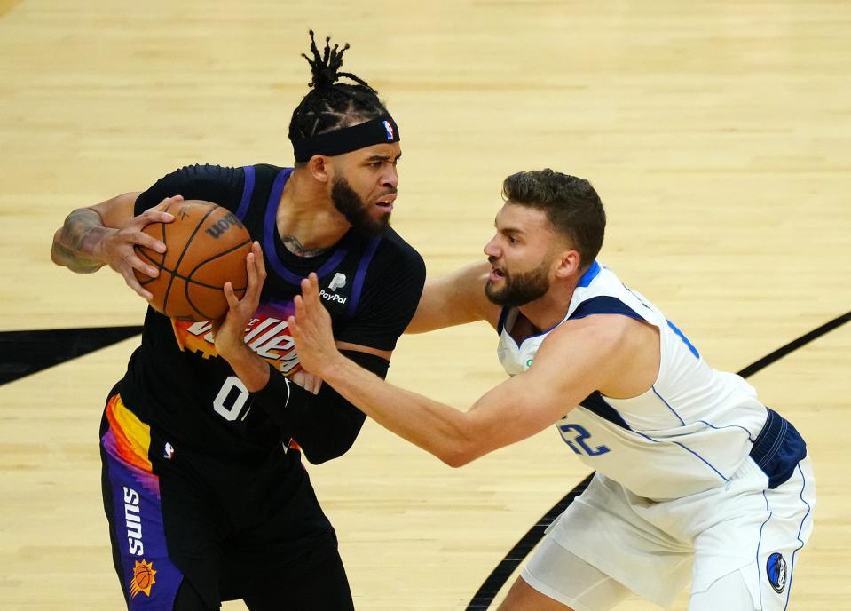 Mavericks Maxi Kleber defends Suns JaVale McGee (00) during the first half of Game 2 in the second round of the Western Conference Playoffs.