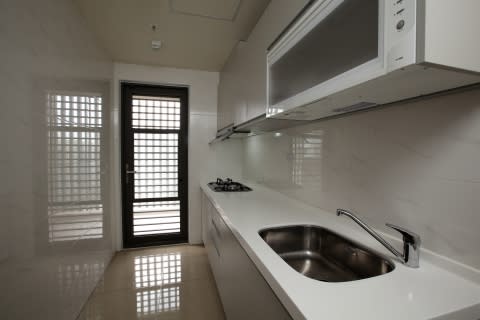 板橋浮洲合宜住宅出租住宅2房廚房設備實景照。（圖／營建署提供）