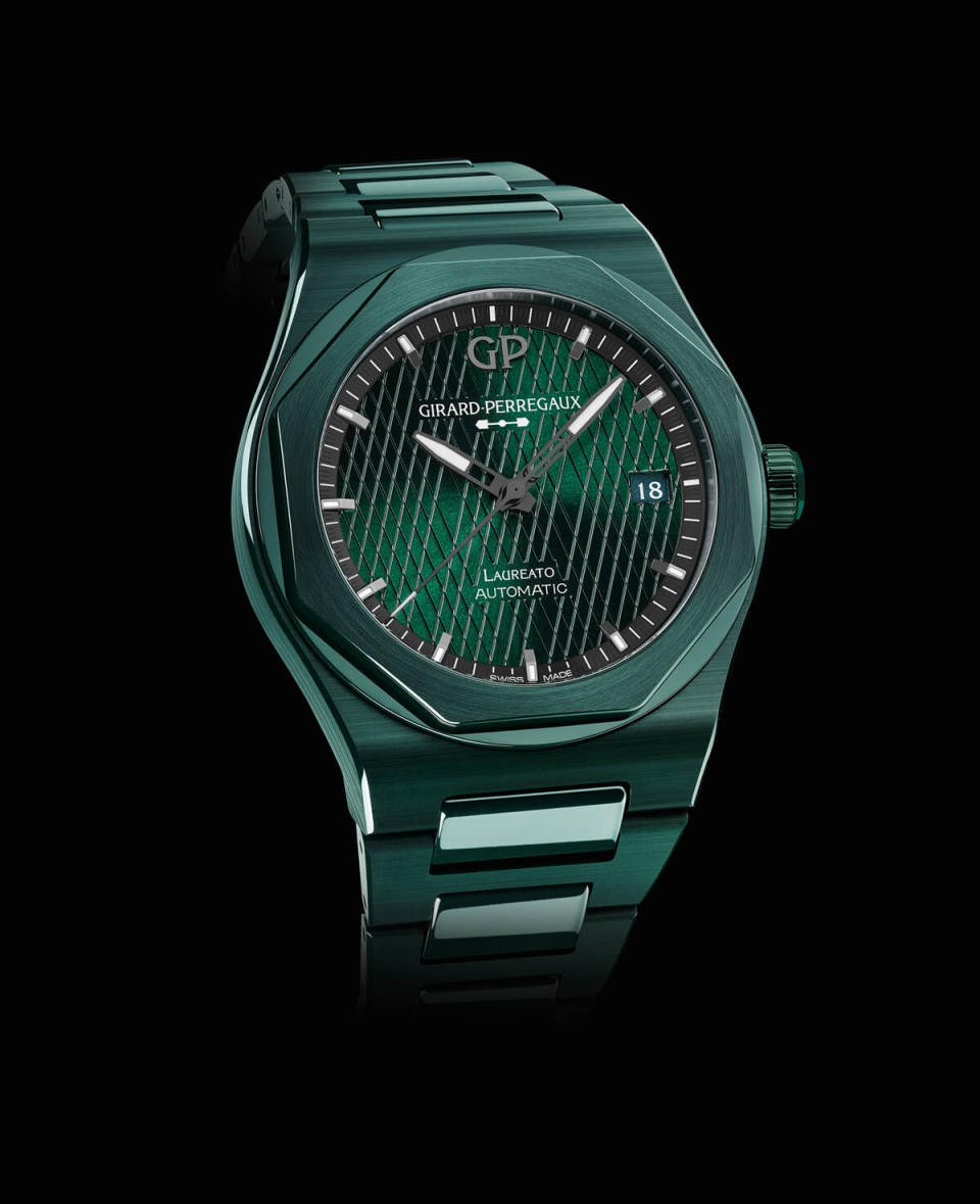 Introducing_the_Girard-Perregaux_Laureato_Green_Ceramic_Aston_Martin_Edition_2.jpg