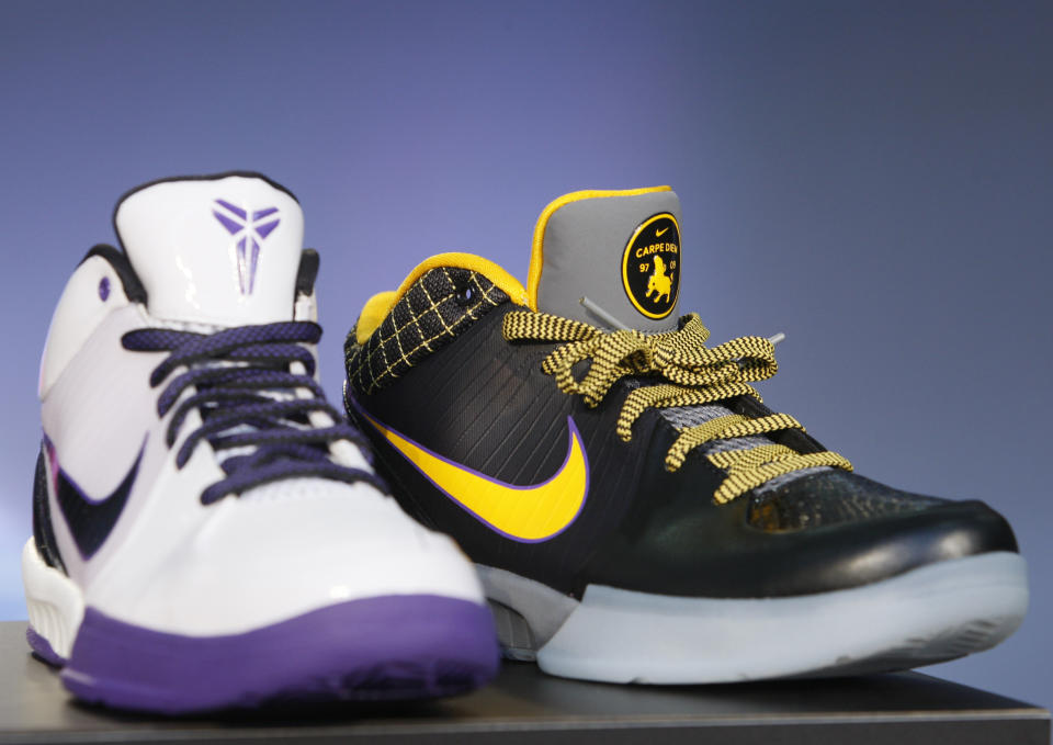 Los Angeles Lakers NBA star Kobe Bryant's new Nike Zoom Kobe IV basketball shoe is shown in Los Angeles, December 11, 2008. The shoe will be available for sale in China from January 1, 2009, and in the U.S., Canada and Europe from February 2009.   REUTERS/Lucy Nicholson (UNITED STATES)