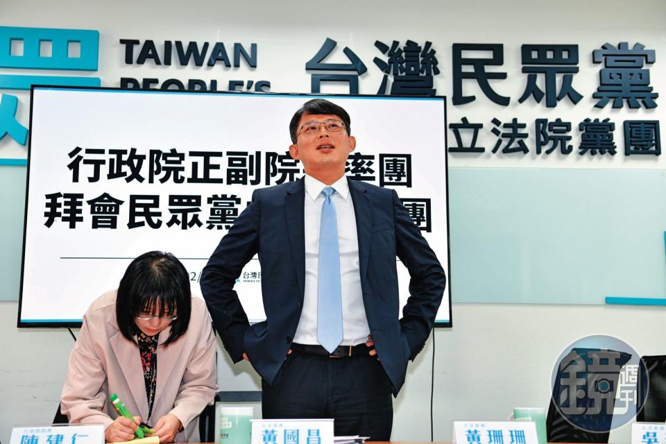 黃國昌擔任民眾黨團總召，並瞄準2年後的新北市長選舉，但對內宣示不碰黨務，避免再次捲入內鬥自傷。