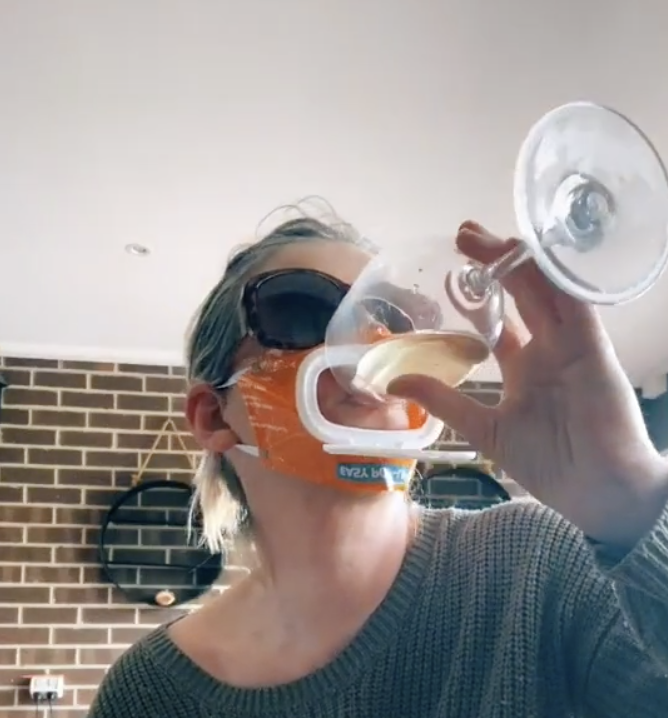 Ms Rumbold demonstrated one of the many convenient uses of the lid flap. Source: TikTok/mumdadof7