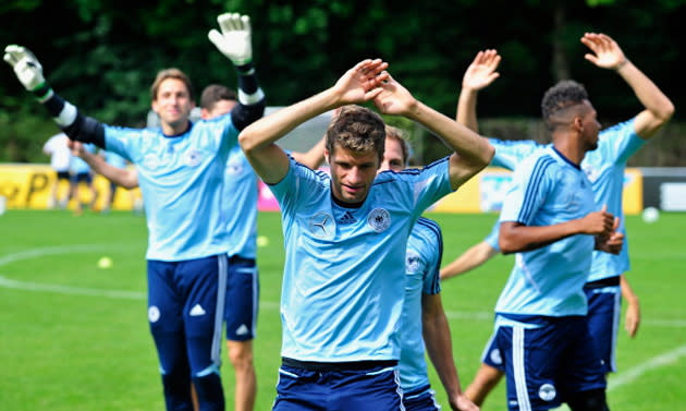 "OK, hands up if you want top bunk!" (Getty)